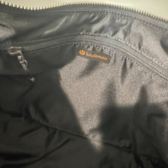 🌼 Lululemon Slouchy Sling Bag 6L - Picture 6 of 7